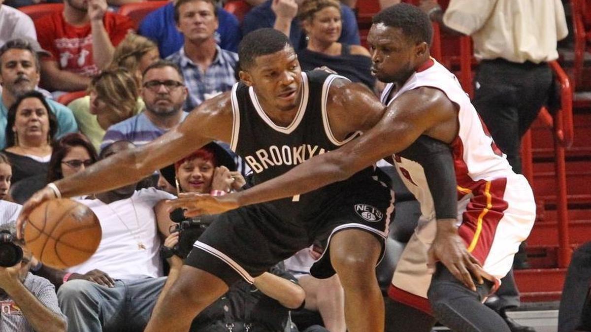 Joe Johnson of the Brooklyn Nets is defended by the Miami Heat’s Loul Deng at AmericanAirlines Arena on Sunday, January 4, 2015.