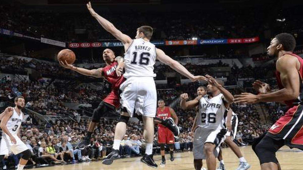 
 Shabazz Napier #13 of the Miami Heat shoots against the San Antonio Spurs at the AT&T Center on October 18, 2014 in San Antonio, Texas.
