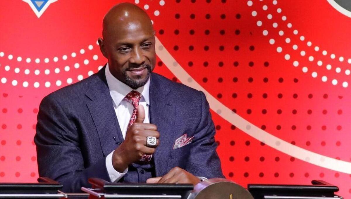 Miami Heat Vice President of Player Progams Alonzo Mourning gestures as he is announced during the NBA basketball draft lottery, Tuesday, May 16, 2017, in New York.