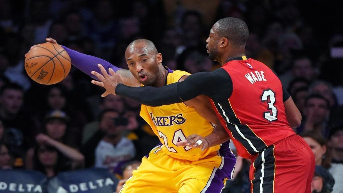 Miami Heat guard Dwyane Wade, right, puts pressure on Los Angeles Lakers forward Kobe Bryant during the first half of an NBA basketball game, Wednesday, March 30, 2016, in Los Angeles.