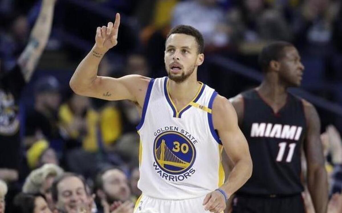 Golden State Warriors' Stephen Curry (30) points after scoring against the Miami Heat during the first half of an NBA basketball game Tues., Jan. 10, 2017, in Oakland, Calif.
