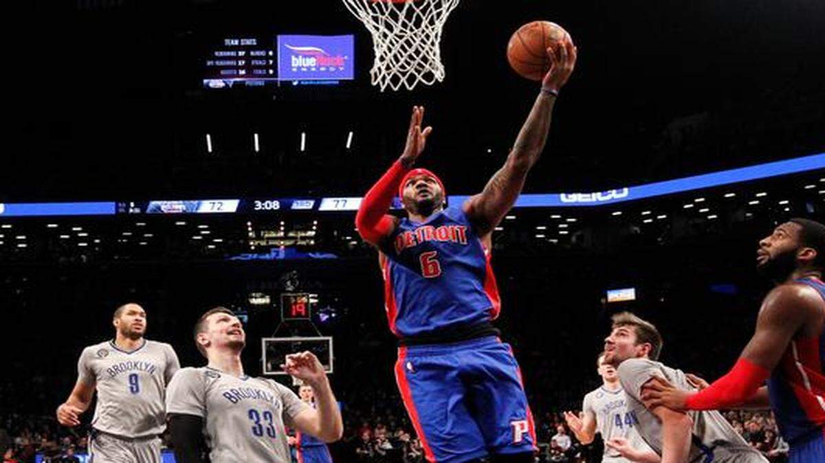 
Detroit Pistons' Josh Smith (6) goes to the basket ahead of Brooklyn Nets' Mirza Teletovic (33), of Bosnia, during the third quarter of an NBA basketball game Sunday, Dec. 21, 2014, in New York. Brooklyn beat Detroit 110-105.
