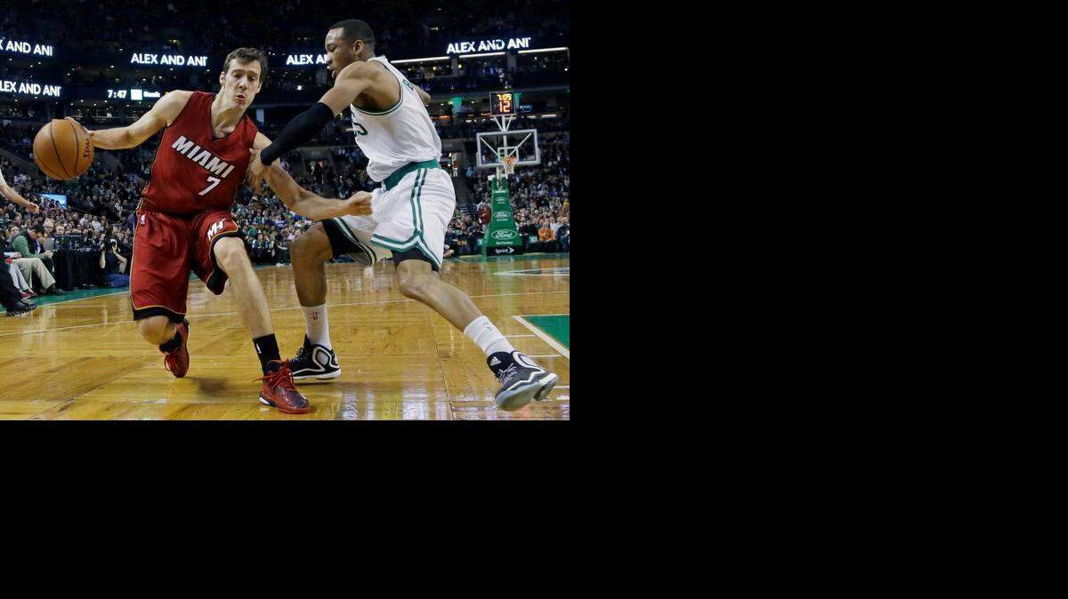 
Miami Heat guard Goran Dragic drives against Boston Celtics guard Avery Bradley in the first half in Boston, Wednesday, March 25, 2015. 
