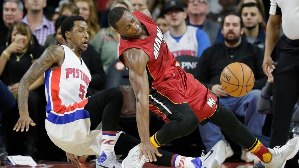 Miami Heat guard Dwyane Wade, right, is fouled by Detroit Pistons guard Kentavious Caldwell-Pope during the first half Wednesday, Nov. 25, 2015, in Auburn Hills, Mich.