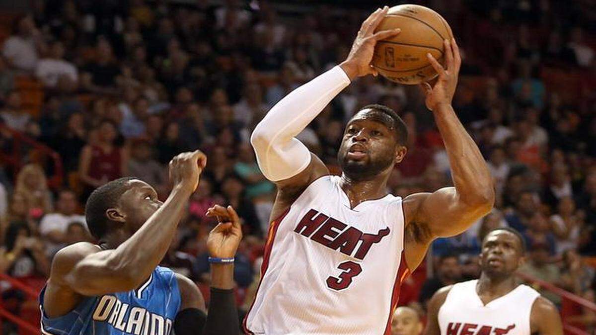 
Dwyane Wade goes to the basket against Victor Oladipo in the first quarter of the Miami Heat’s game against the Orlando Magic at AmericanAirlines Arena in Miami on Monday, December 29, 2014.
