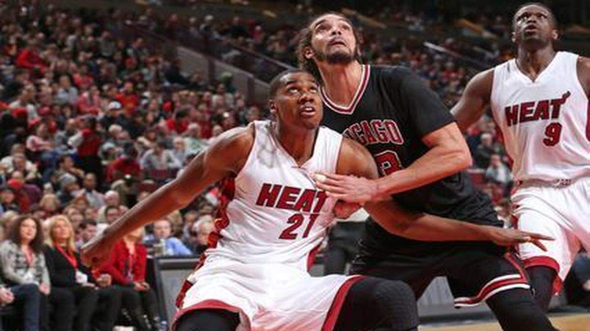 
Tough down low: The Heat’s Hassan Whiteside battles the Bulls’ Joakim Noah for position Sunday.

