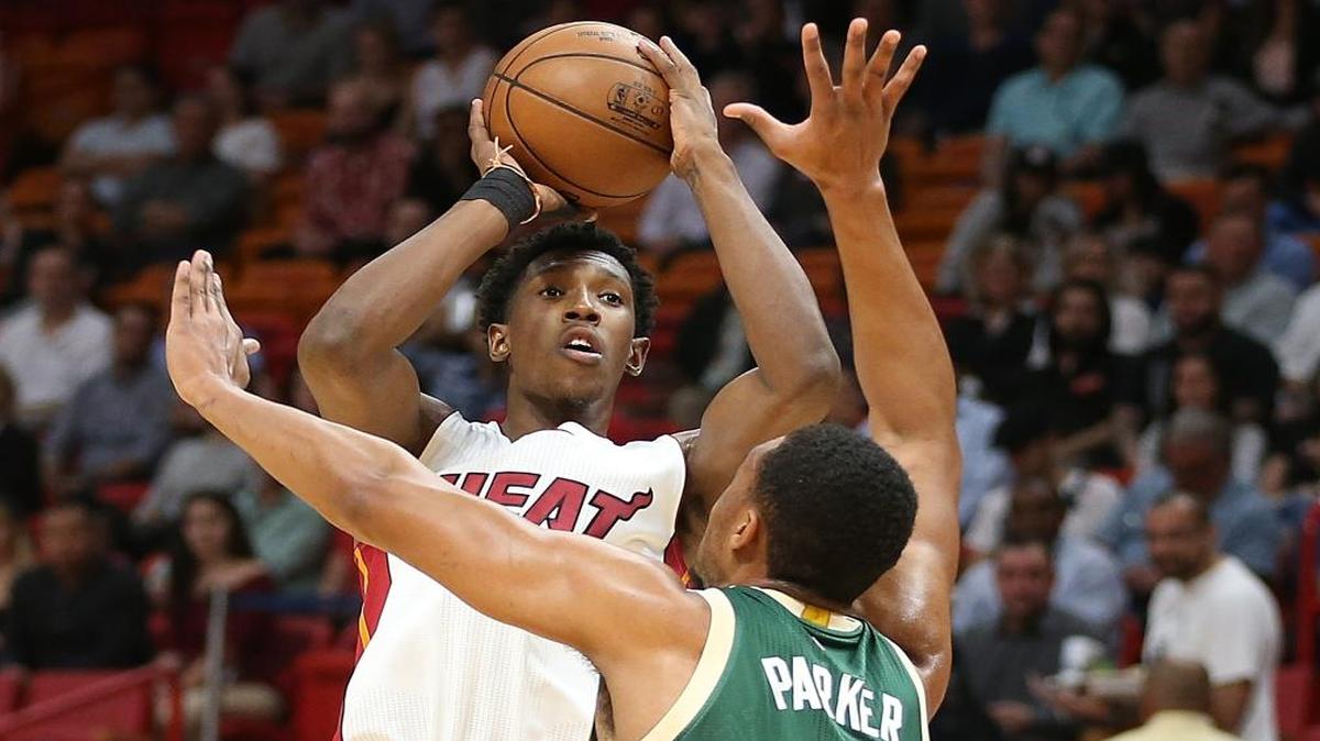 Miami Heat guard Josh Richardson flew home early Thursday morning to join his teammates after suffering an ankle sprain during Miami’s last home game, against the Boston Celtics.