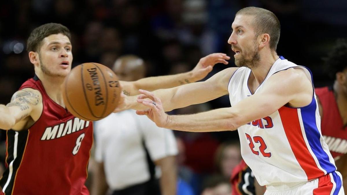 Detroit Pistons guard Steve Blake (22) passes around Miami Heat guard Tyler Johnson (8) during the second half Wednesday, Nov. 25, 2015, in Auburn Hills, Mich.