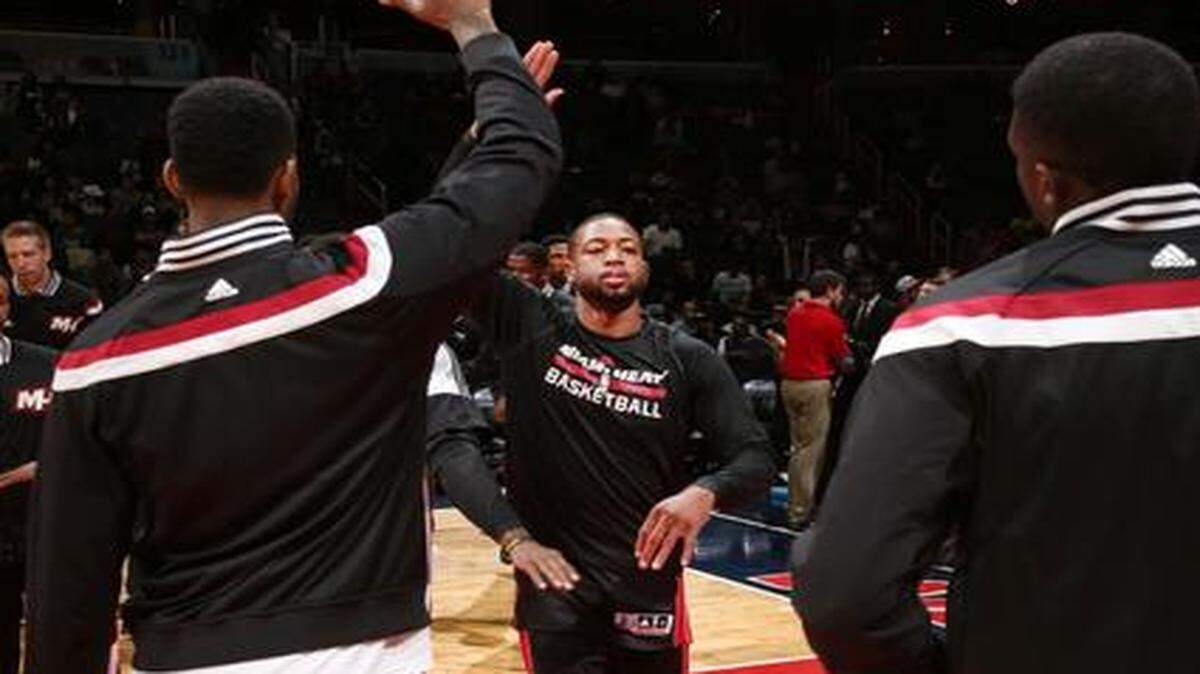 
Dwyane Wade high-fives teammates before playing the Wizards on Monday night. It was Wade’s fourth back-to-back set of the season.
