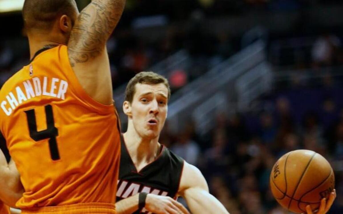 Miami Heat guard Goran Dragic makes a pass around Phoenix Suns center Tyson Chandler (4) during the first quarter Friday, Jan. 8, 2016, in Phoenix.