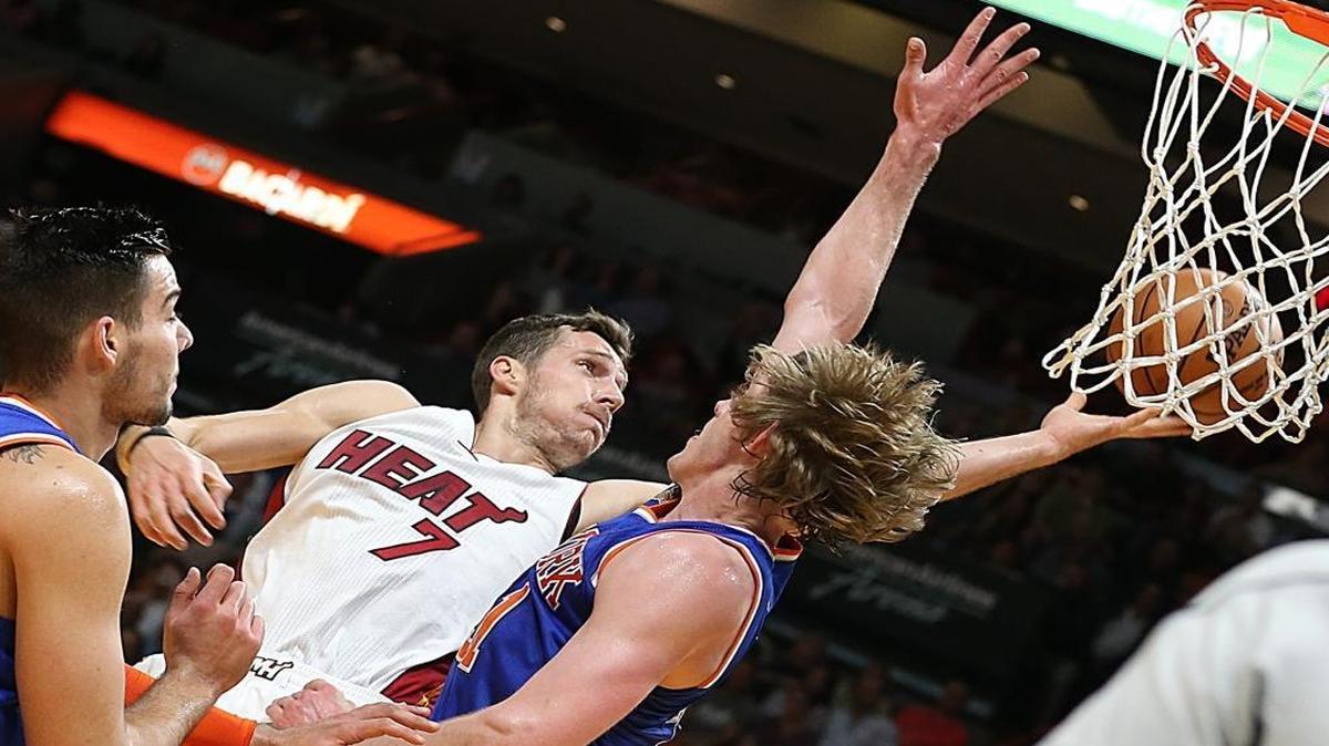 Miami Heat guard Goran Dragic goes to the basket against Knicks' Ron Baker (31) and Willy Hernangomez (14) in the first quarter of the Miami Heat and New York Knicks game at AmericanAirlines Arena in Miami on Fri., March 31, 2017.