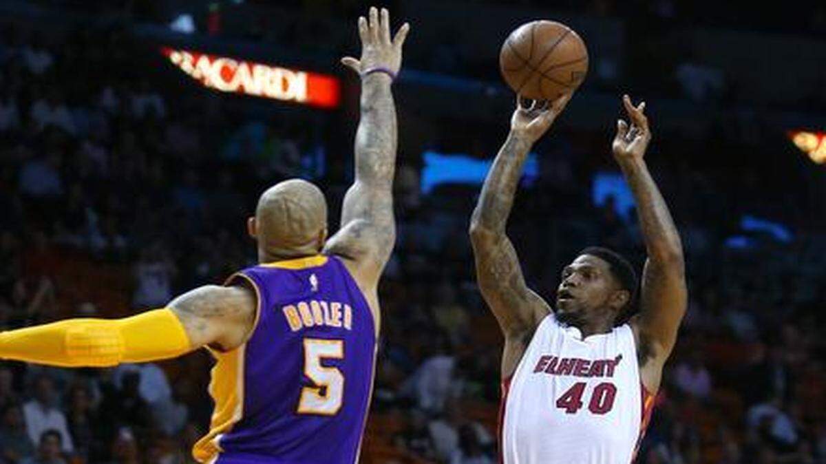
Miami Heat forward Udonis Haslem shoots over Los Angeles Lakers forward Carlos Boozer at AmericanAirlines Arena in Miami on Wednesday, March 4, 2015.
