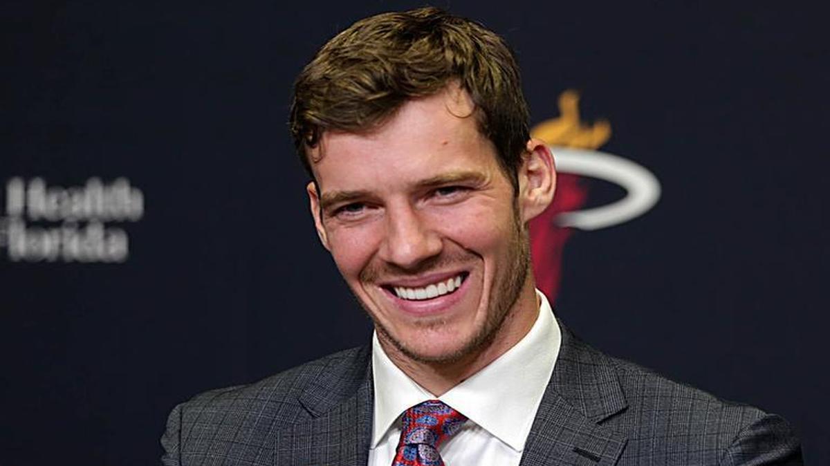 
Miami Heat point guard Goran Dragic is all smiles after signing a five-year contract worth about $86 million at AmericanAirlines Arena in Miami on Thursday, July 9, 2015.
