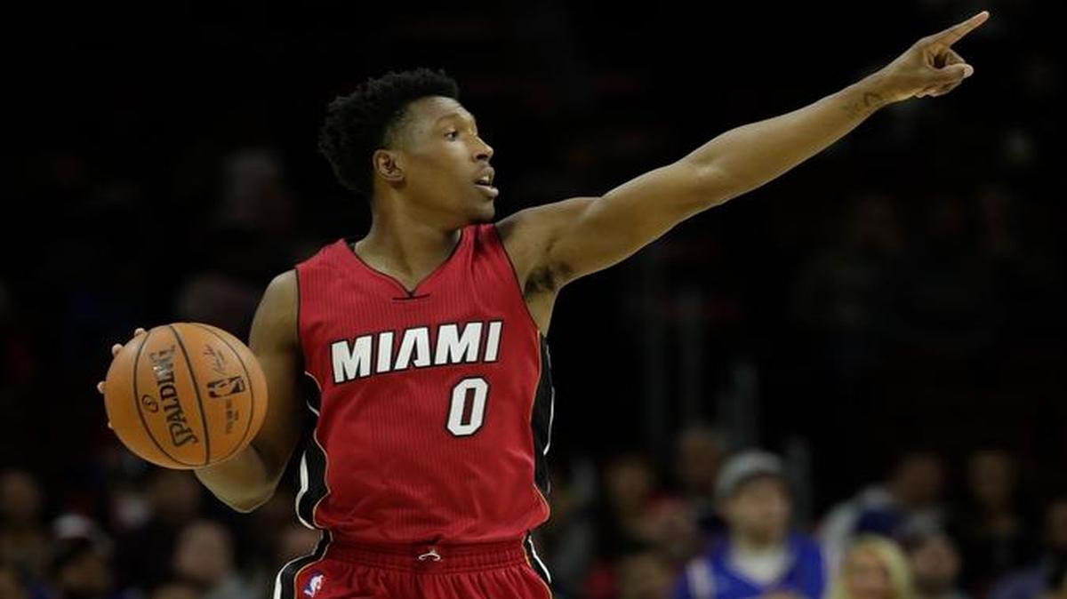 Josh Richardson directs traffic during Monday’s loss to the 76ers, in which he made just 1 of 11 shots (0 for 7 on threes).