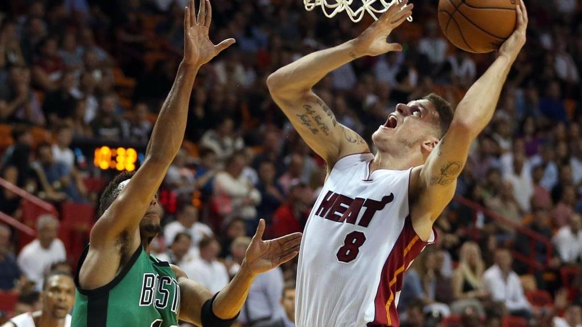Tyler Johnson of the Miami Heat, goes to the basket at AmericanAirlines Arena in Miami on Monday, November 30, 2015.