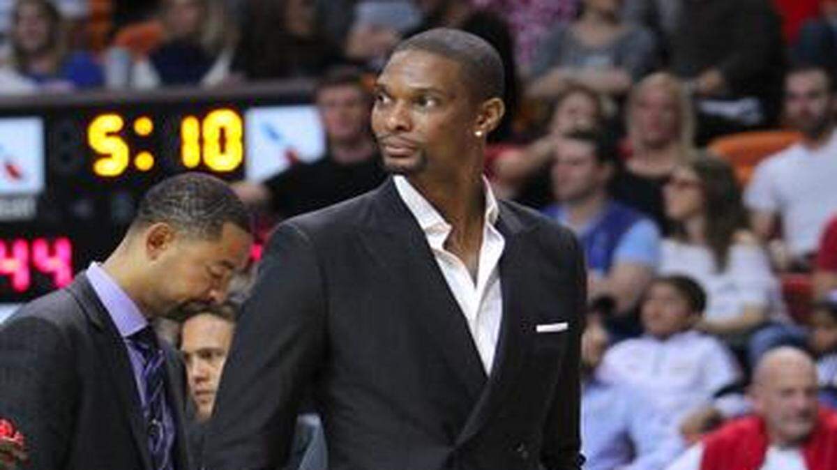 
Heat center Chris Bosh, who has a strained calf, watches from the sideline Friday night during Miami’s loss to Washington.
