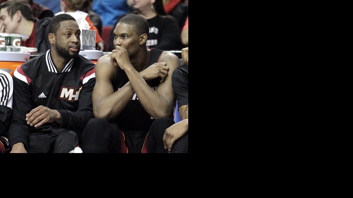 
Miami Heat's Chris Bosh, right, and Dwyane Wade sit on the bench during the final moments of the Heat's NBA basketball game against the Portland Trail Blazers in Portland, Ore., Thursday, Jan. 8, 2015. Portland won 99-83. 
