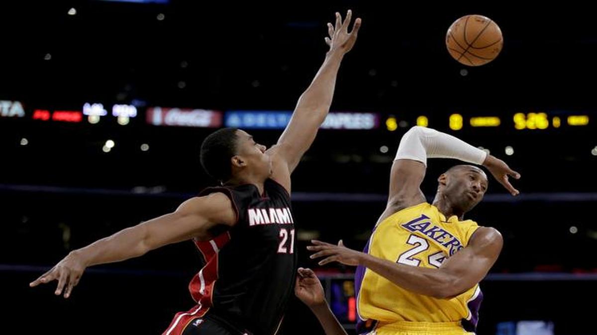
Miami Heat center Hassan Whiteside, left, blocks a shot by Los Angeles Lakers guard Kobe Bryant during the first half of an NBA basketball game in Los Angeles, Tuesday, Jan. 13, 2015. 
