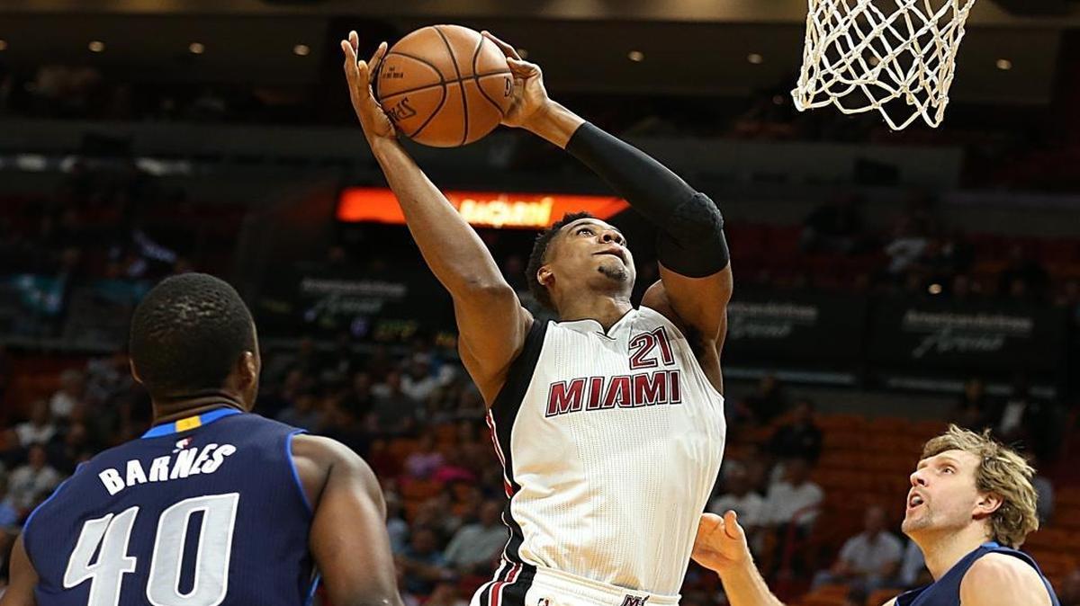 Miami Heat center Hassan Whiteside goes to the basket against Mavericks' forwards Harrison Bames (left) and Dirk Nowitzki, in the first quarter of the Miami Heat and Dallas Mavericks game at AmericanAirlines Arena in Miami on Thurs., Jan. 19, 2017.