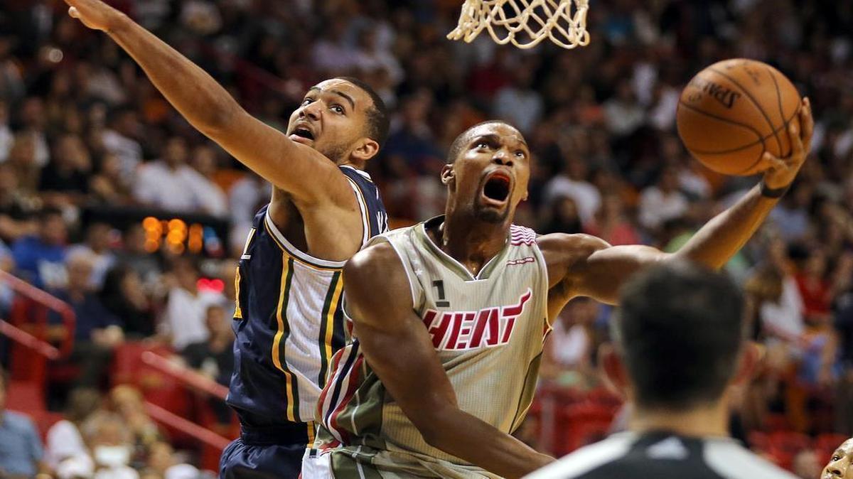 Chris Bosh goes to the basket against Trey Lyles in the second quarter of the Miami Heat’s game against the Utah Jazz at AmericanAirlines Arena in Miami on Thursday, November 12, 2015.