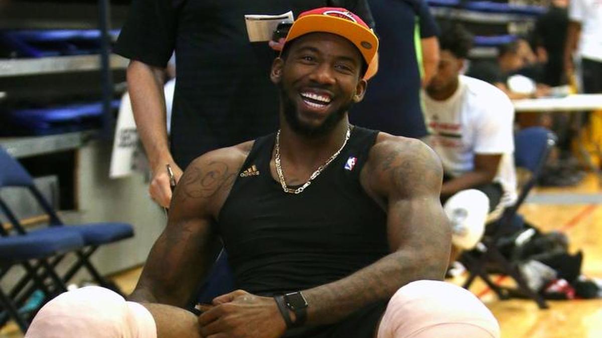 Miami Heat forward-center Amar'e Stoudemire ices his knees during training camp at FAU Arena on Friday, Oct. 2, 2015.