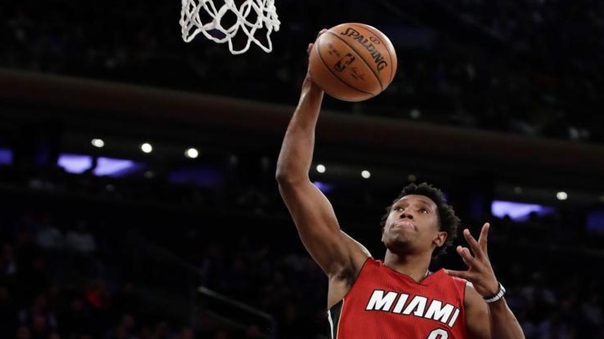 Miami Heat's Josh Richardson (0) drives to the basket during the first half of an NBA basketball game against the New York Knicks Wednesday, March 29, 2017, in New York.