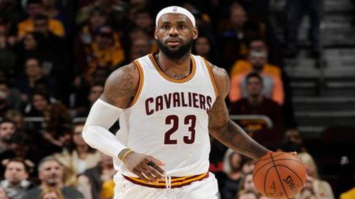 
Cleveland Cavaliers forward LeBron James (23) drives against the Minnesota Timberwolves at Quicken Loans Arena in Cleveland on Dec. 23, 2014.

