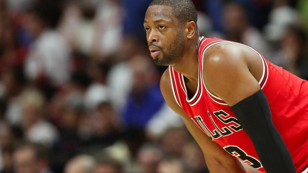 Chicago Bulls guard Dwyane Wade visits the Miami Heat at AmericanAirlines Arena in Miami on Thursday, November 10, 2016.