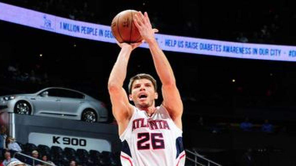 

Three-point threat: Kyle Korver gives the Hawks instant offense, especially from long range.

