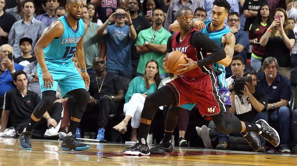 Dwyane Wade attempts to get to the basket against Kemba Walker and Jeremy Lin of the Charlotte Hornets in the fourth quarter of the Miami Heat's game against the Charlotte Hornets on Thursday, March 17, 2016 at AmericanAirlines Arena.