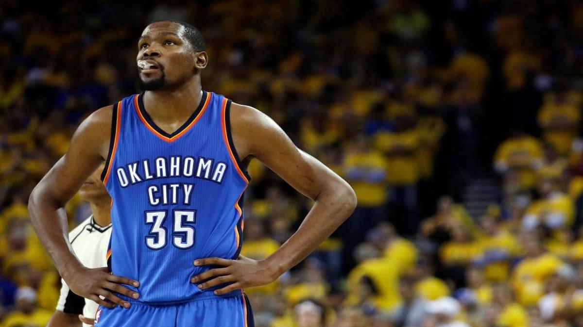 Speculation is four-time scoring champion Kevin Durant, who met with the Heat on Sunday morning, will either stay in Oklahoma City or sign with Golden State.