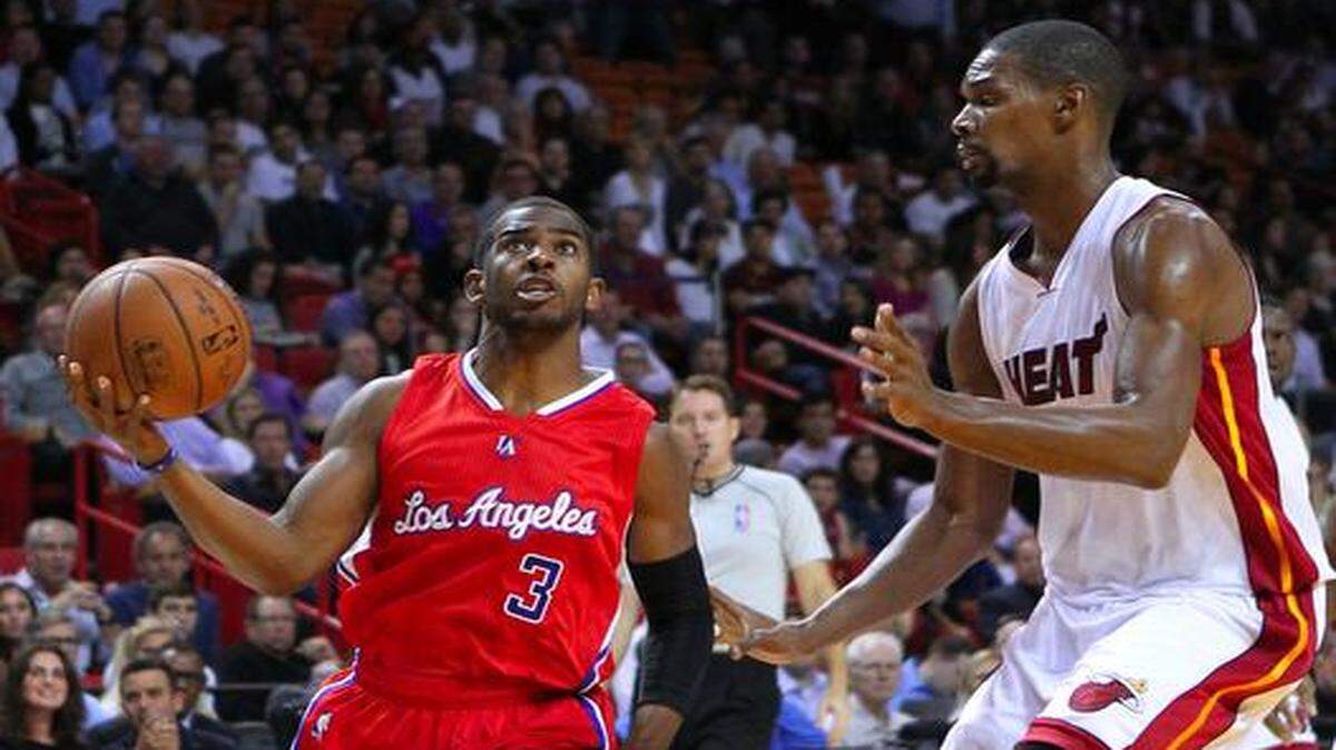 
Los Angeles Clippers guard Chris Paul goes to the basket against Miami Heat center Chris Bosh during the first quarter of an NBA basketball game at the AmericanAirlines Arena in Miami on Nov. 20, 2014.
