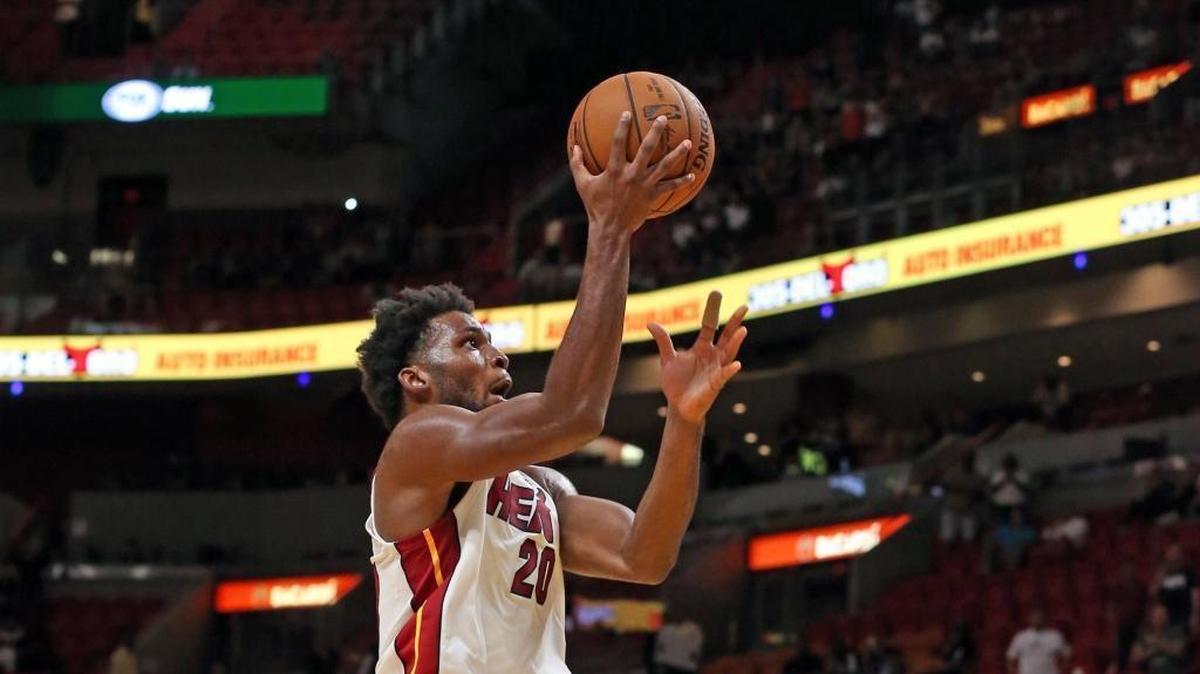 Justise Winslow makes the winning basket for the Heat at the end of the fourth quarter over the Charlotte Hornets at AmericanAirlines Arena in Miami on Oct. 9, 2017.