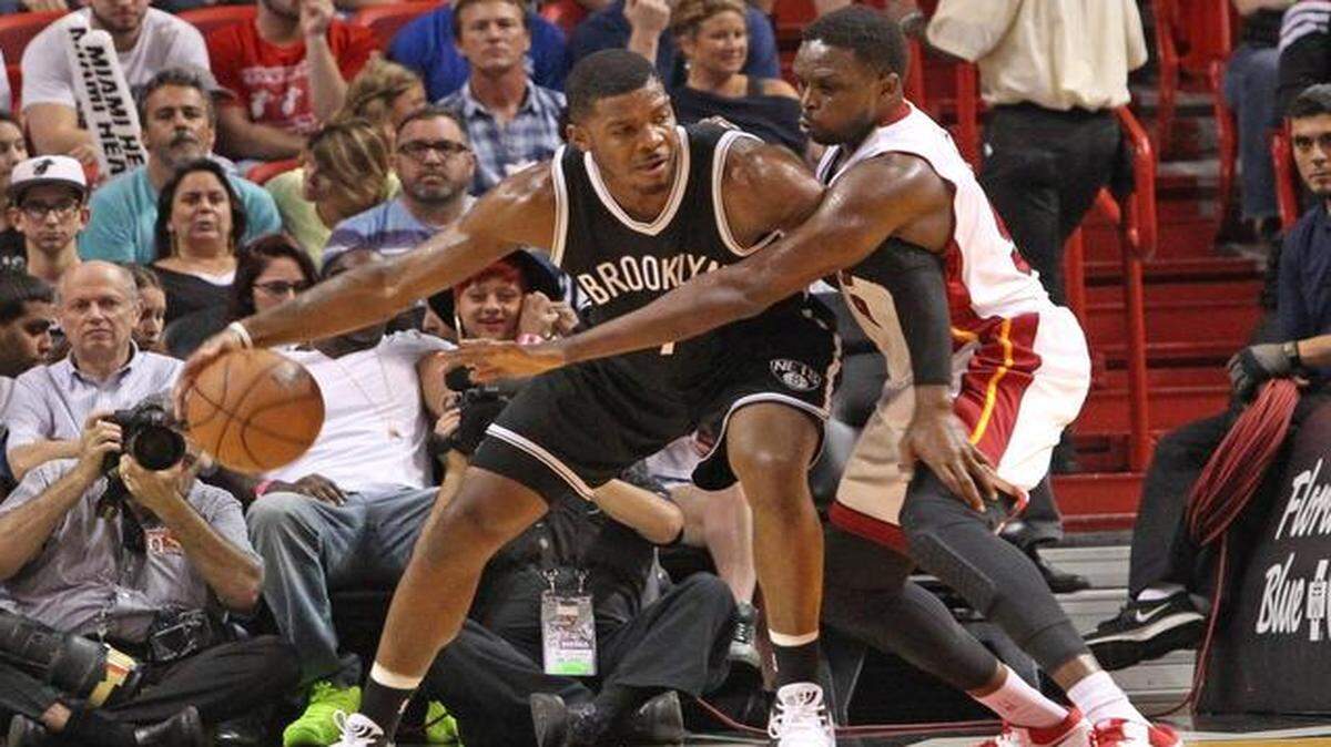 
Brooklyn Nets guard Joe Johnson tries to back down Miami Heat forward Luol Deng in the second quarter of a game at AmericanAirlines Arena on Sunday, Jan. 4, 2015.
