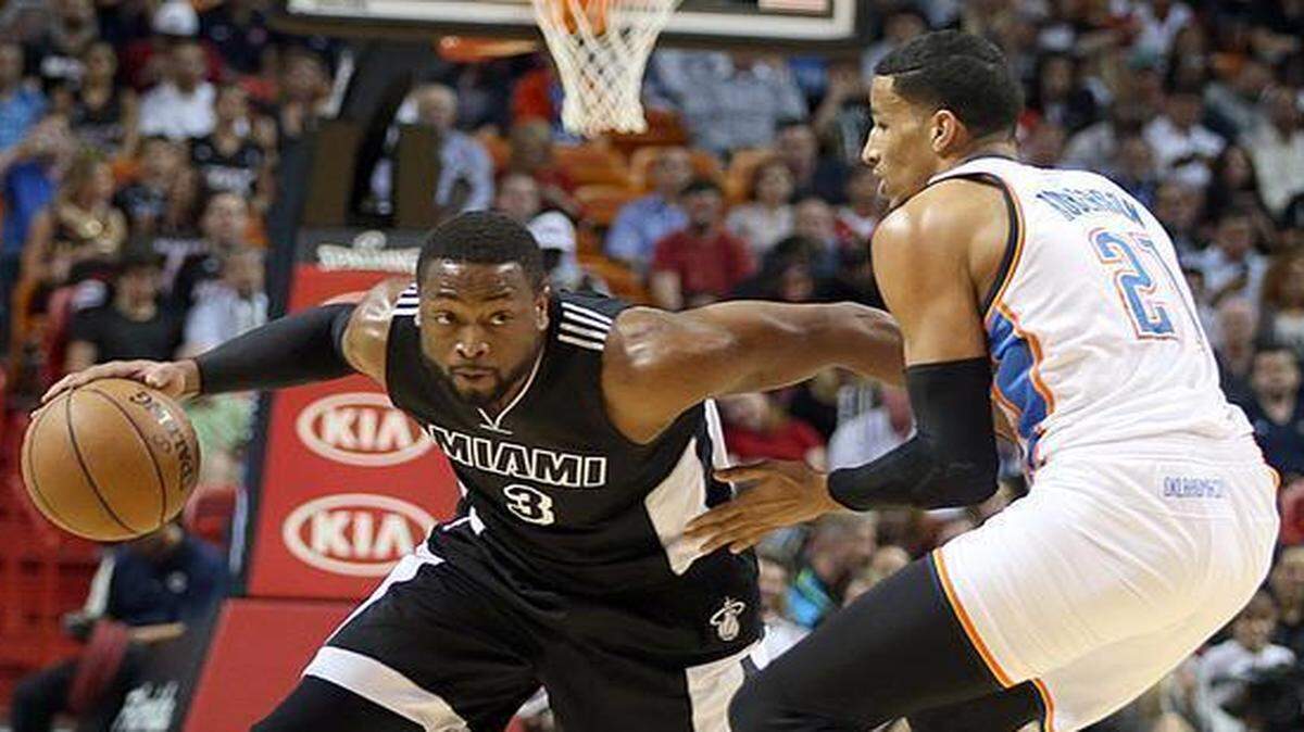 
Miami Heat guard Dwyane Wade drives to the basket against Oklahoma City Thunder forward Andre Roberson in the first quarter of their game at AmericanAirlines Arena in Miami on Jan. 20, 2015.
