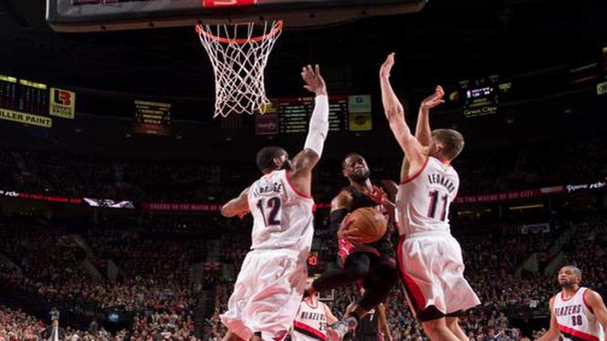 
flash among blazers: Dwyane Wade tries to split the Trail Blazers defense during Thursday night’s loss to Portland. 
