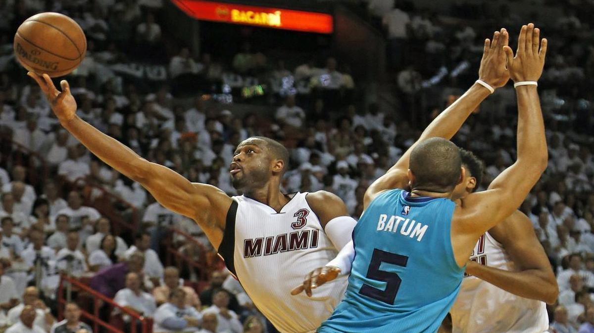 Miami Heat's Dwyane Wade sneaks past Charlotte Hornets' Nicolas Batum in the second quarter of Game 2 of the Miami Heat's first-round series with the Charlotte Hornets at AmericanAirlines Arena in Miami on Wed., April 20, 2016.