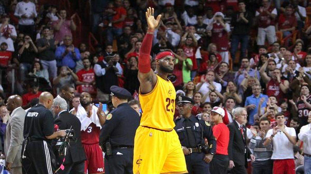 
Cleveland Cavaliers forward LeBron James greets fans after a video tribute during the first quarter of an NBA basketball game against the Miami Heat at the AmericanAirlines Arena in Miami on Thursday, December 25, 2014. 
