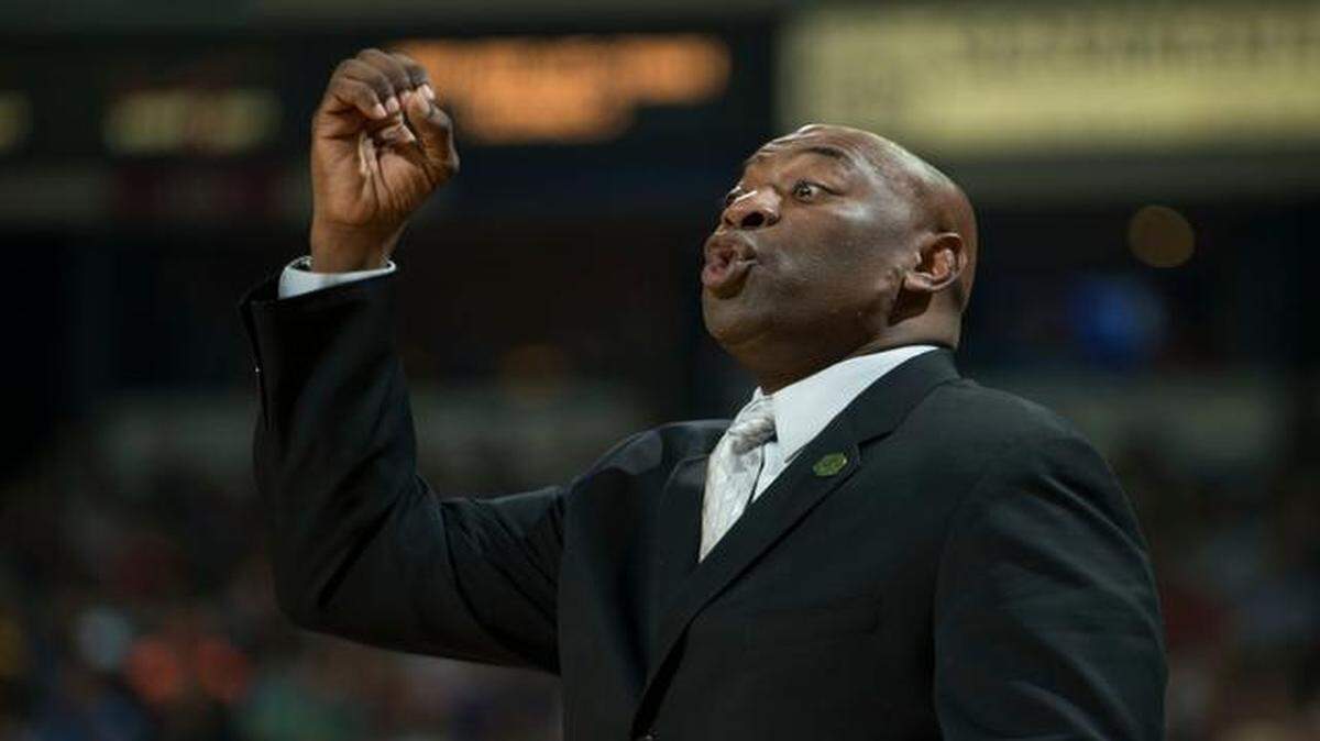 
Former Sacramento Kings head coach Keith Smart was named a Miami Heat assistant coach.
