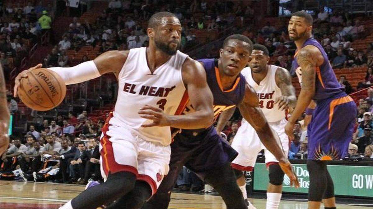 Heat guard Dwyane Wade drives to the basket in the first quarter against the Suns at AmericanAirlines Arena on March 2.