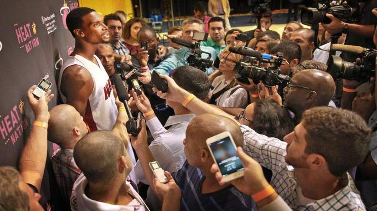 
Miami Heat forward/center Chris Bosh talks with the press during Media Day at AmericanAirlines Arena in Miami, Florida, Sept. 26, 2014.
