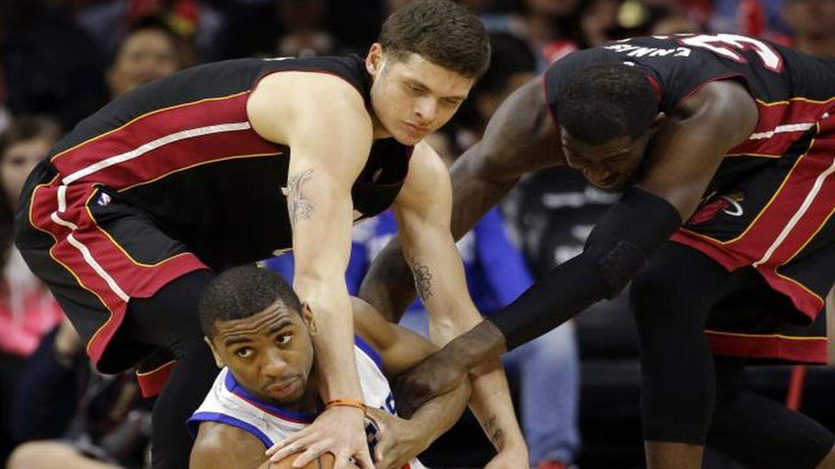 
Philadelphia 76ers‘ Hollis Thompson, bottom, tries to hang onto the ball against the Miami Heat’s Tyler Johnson, left, and James Ennis during the second half Wednesday, April 15, 2015, in Philadelphia. Miami won 105-101.
