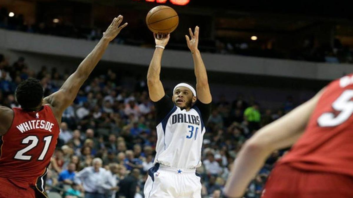 Seth Curry buries the go-ahead three-pointer over the Heat’s Hassan Whiteside late in the fourth quarter.