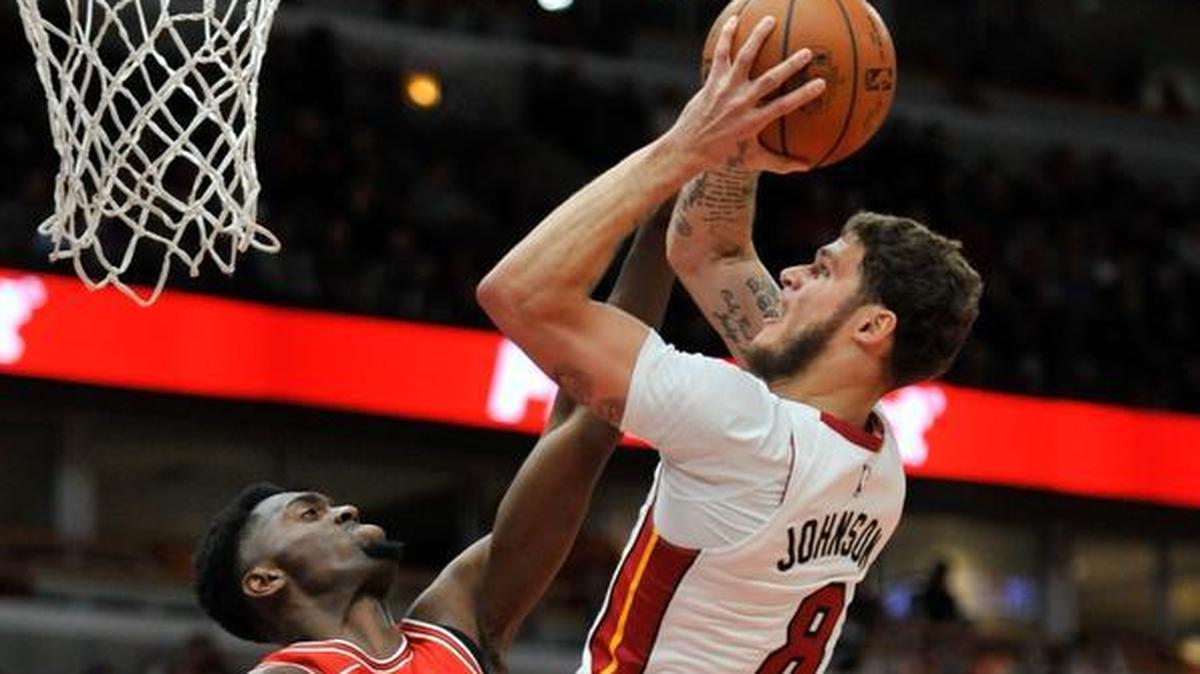 Miami Heat's Tyler Johnson (8) goes up for a shot against Chicago Bulls' Bobby Portis (5) during the first half of an NBA basketball game Mon., Jan. 15, 2018, in Chicago.