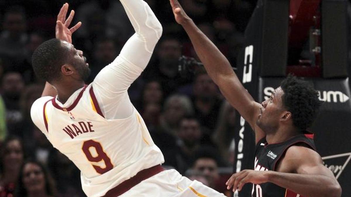 The Cleveland Cavaliers' Dwyane Wade (9) puts up a shot over the Miami Heat's Justise Winslow in the second quarter at Quicken Loans Arena in Cleveland on Wednesday, Jan. 31, 2018.