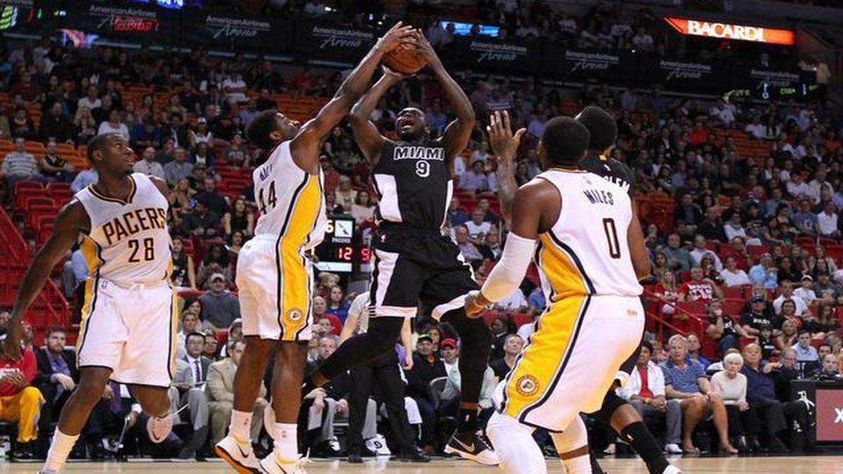 
Miami Heat forward Luol Deng goes to the basket against Indiana Pacers forward Solomon Hill (44) during the first quarter of an NBA basketball game at AmericanAirlines Arena in Miami on Friday, Jan. 23, 2014.
