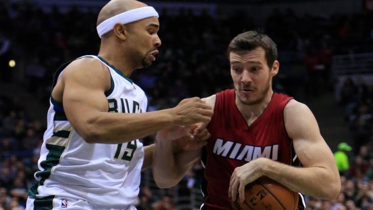 Miami Heat guard Goran Dragic drives against Milwaukee Bucks guard Jerryd Bayless during the first half Friday, Jan. 29, 2016, in Milwaukee.