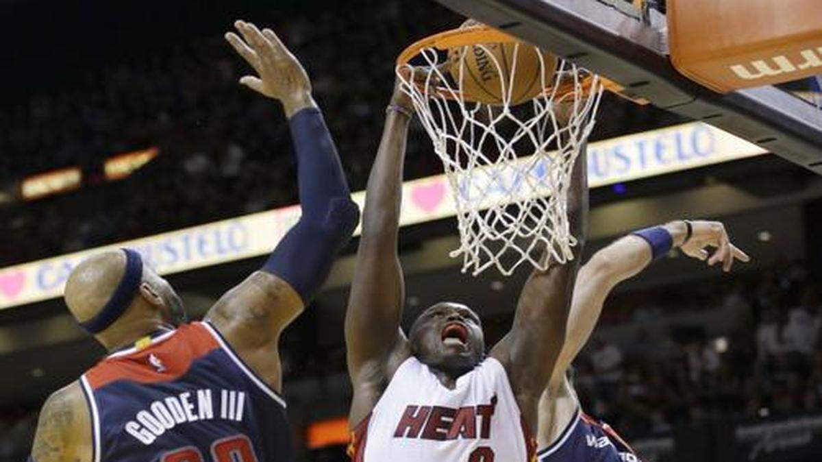 
An easy two: Heat forward Luol Deng beats Wizards forward Drew Gooden and center Marcin Gortat during the first half Wednesday night.
