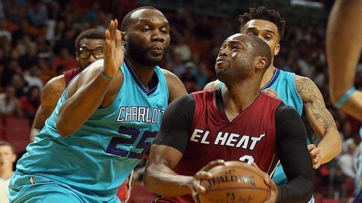 Dwyane Wade of the Miami Heat drives to the basket while defended by Al Jefferson (25) and Courtney Lee (1) of the Charlotte Hornets in the first quarter at AmericanAirlines Arena in Miami on Thursday, March 17, 2016.
