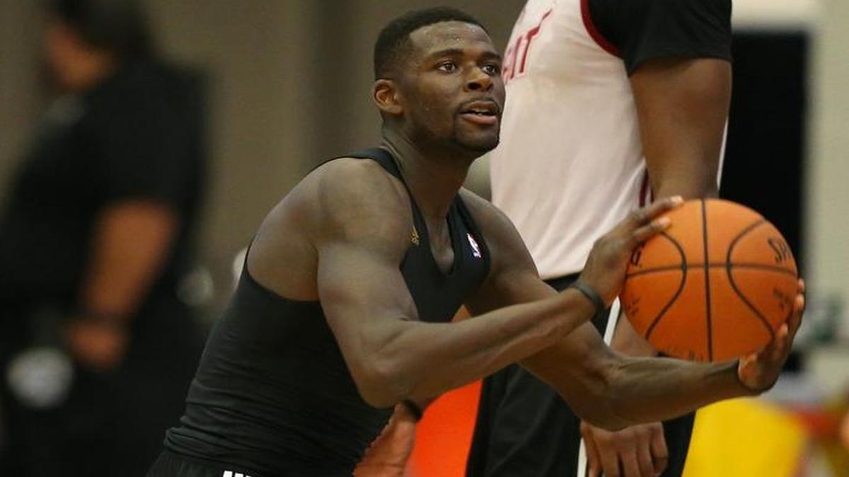 
Miami Heat forward James Ennis ,left, works on his shooting during Day 3 of training camp at FAU Arena in Boca Raton on Thursday, Oct. 1, 2015. Forward Chris Bosh is in the background.
